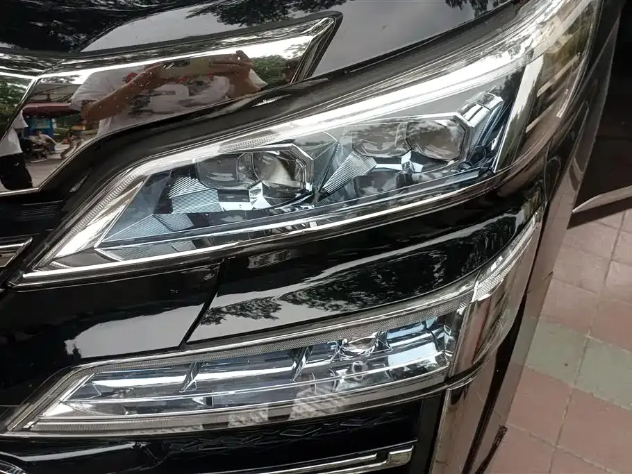 Toyota Vellfire — фото 5