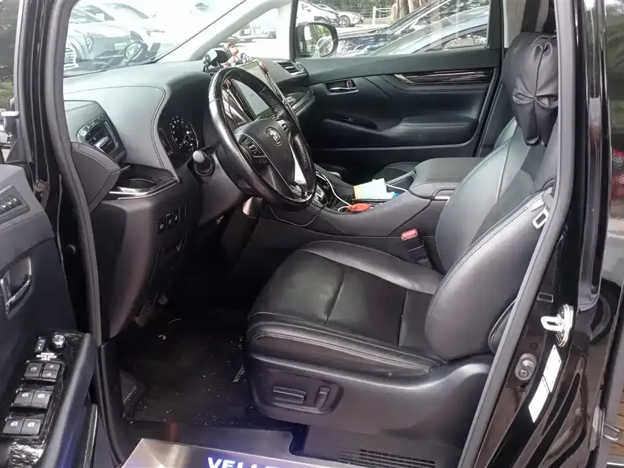 Toyota Vellfire — фото 10