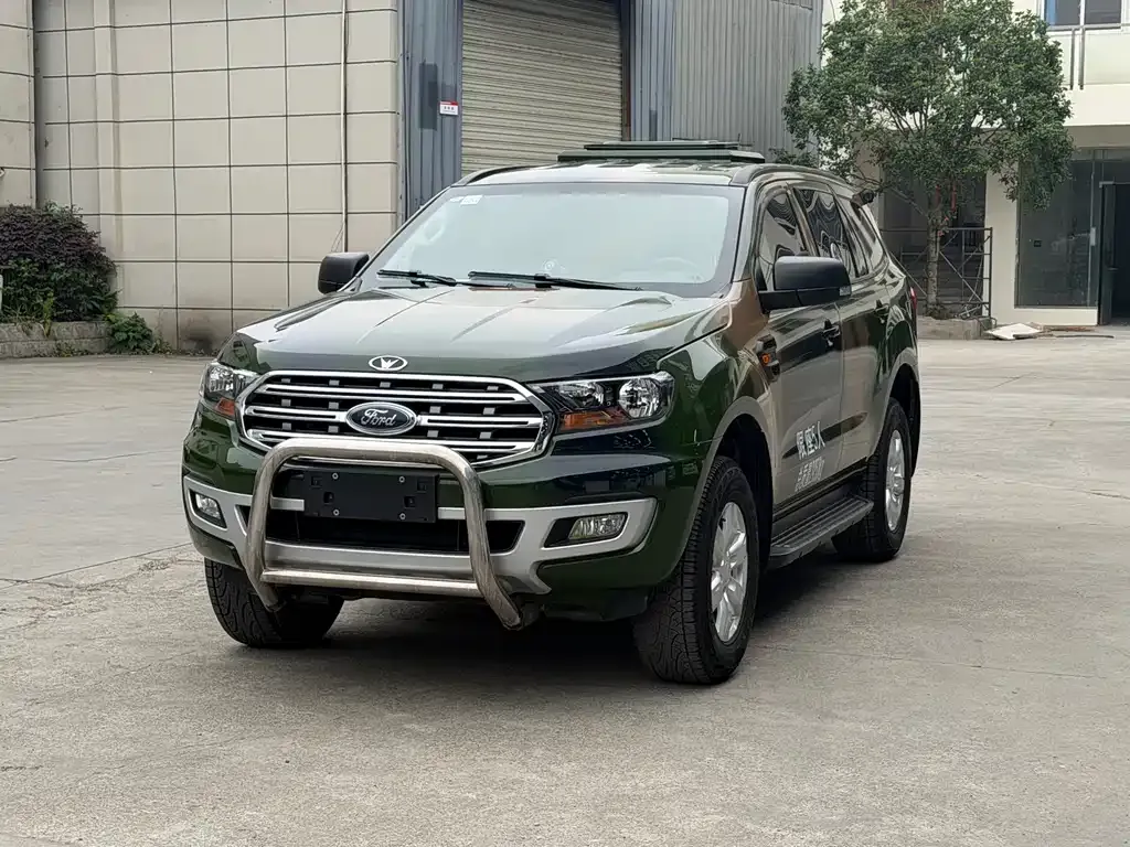 Ford Everest — фото 1