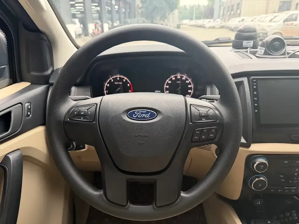 Ford Everest — фото 6