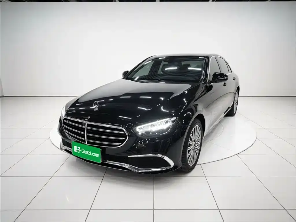 Mercedes-Benz E-Class — фото 1