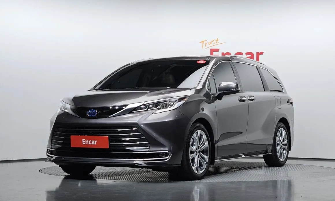 Toyota Sienna — фото 1