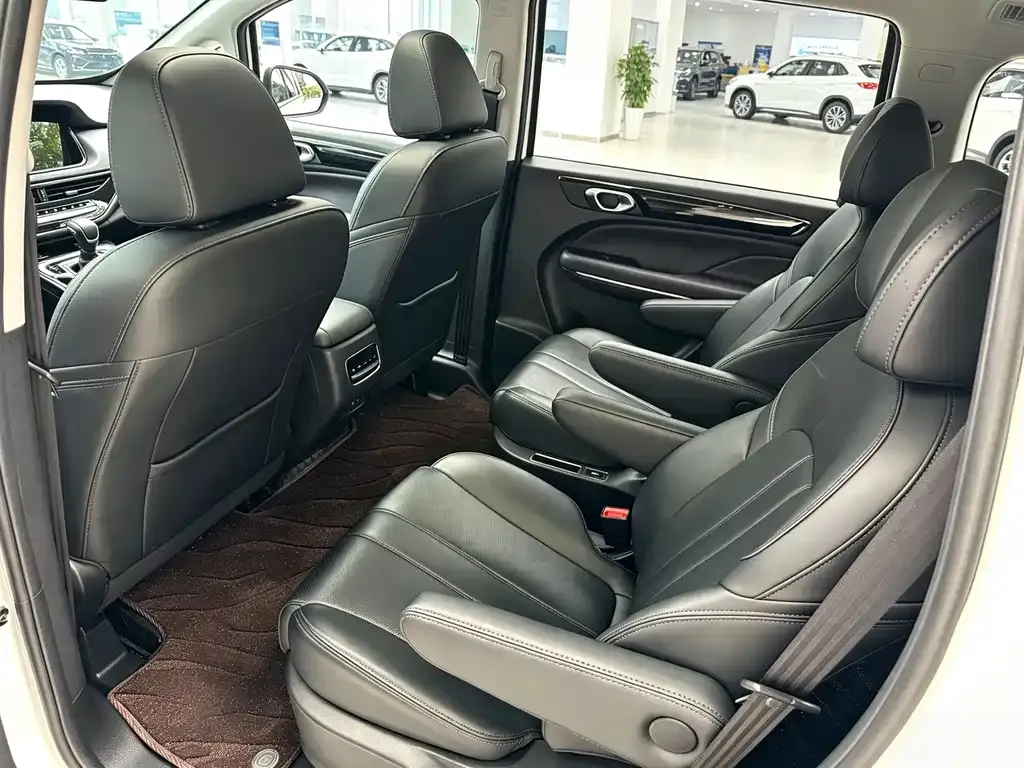 GAC Motor Trumpchi M6 — фото 9