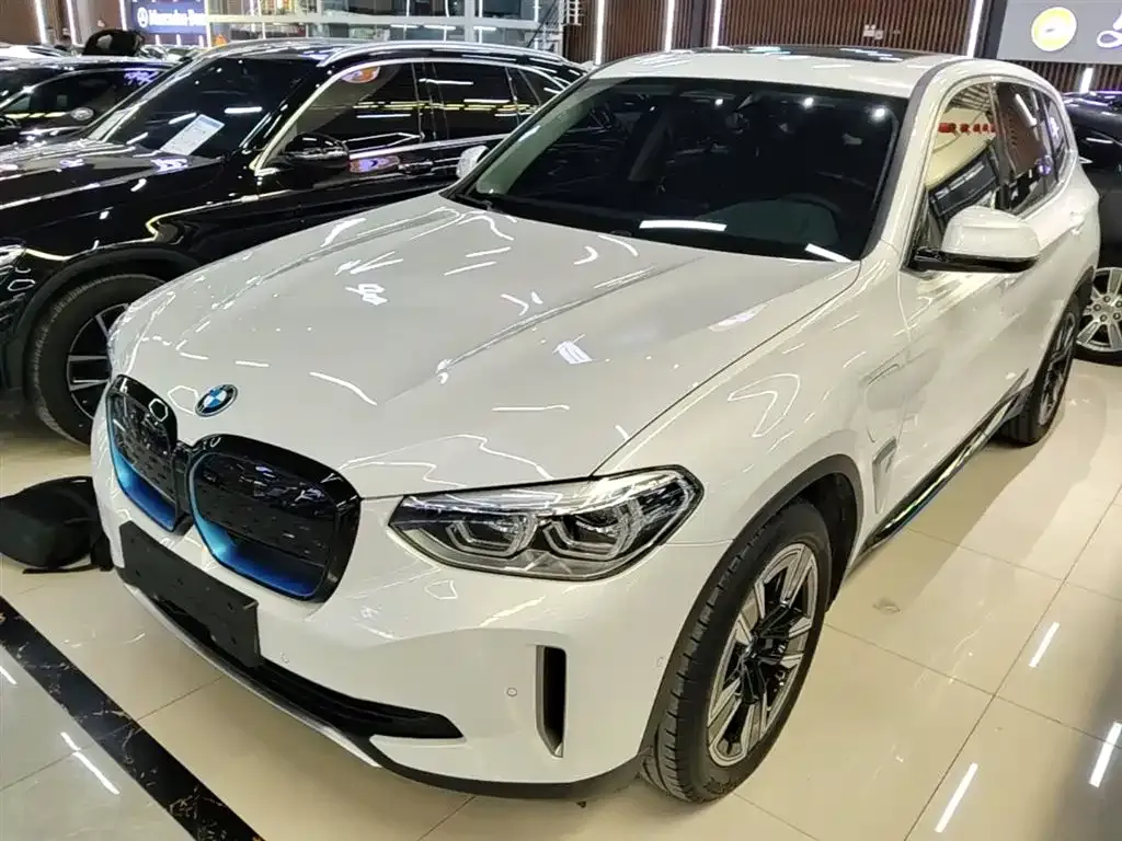 BMW iX3 — фото 1