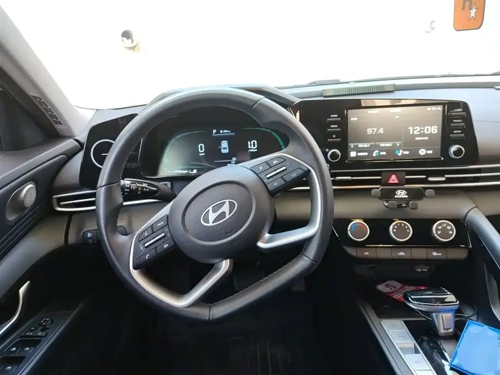 Hyundai Elantra — фото 8