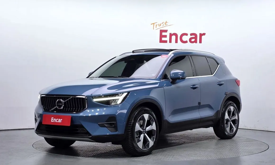 Volvo XC40 — фото 1