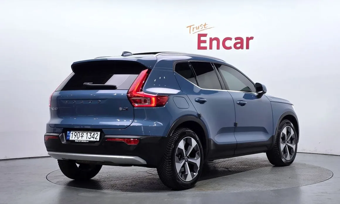 Volvo XC40 — фото 10