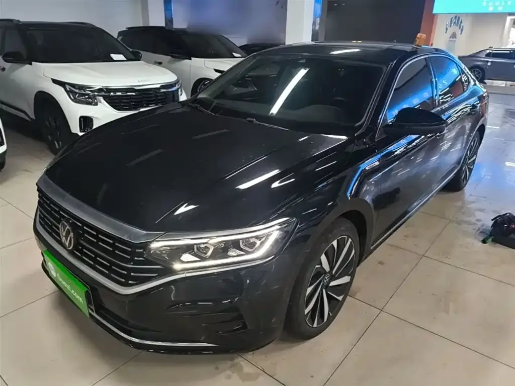 Volkswagen Passat — фото 1