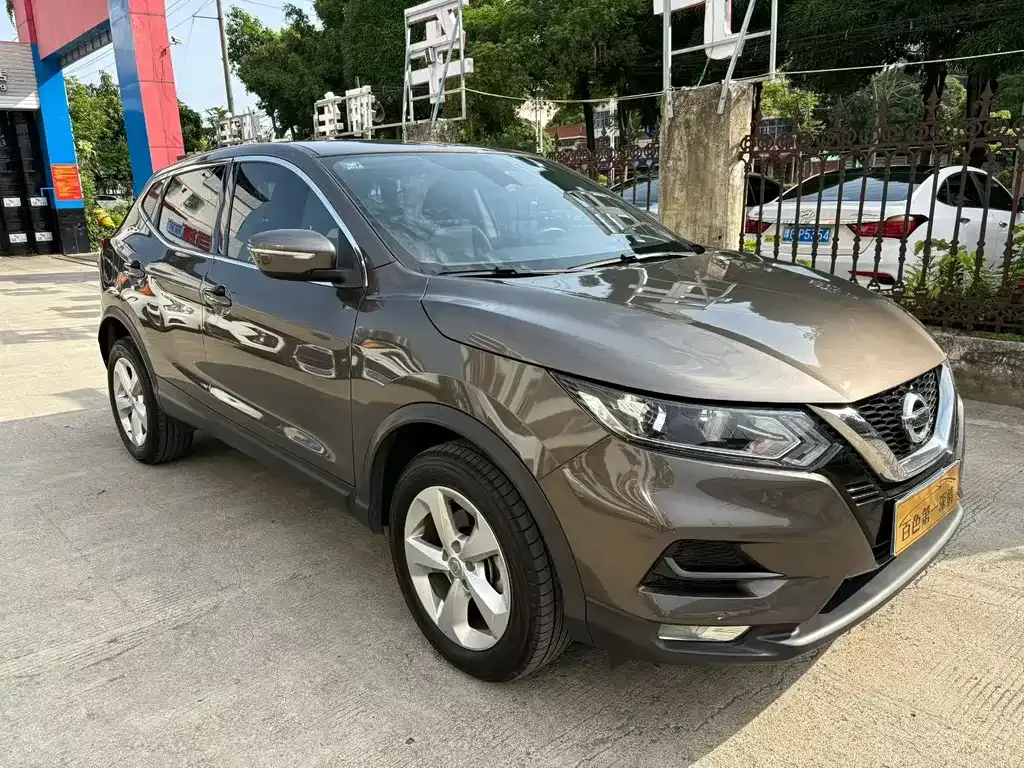 Nissan Qashqai — фото 1