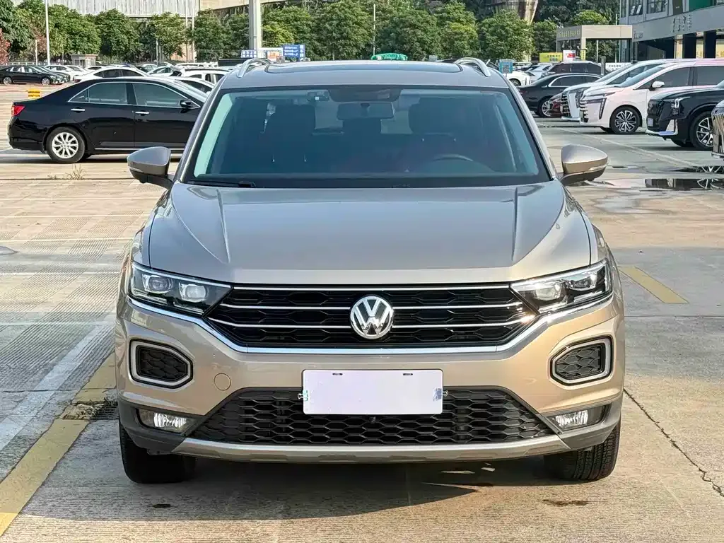Volkswagen T-Roc — фото 10