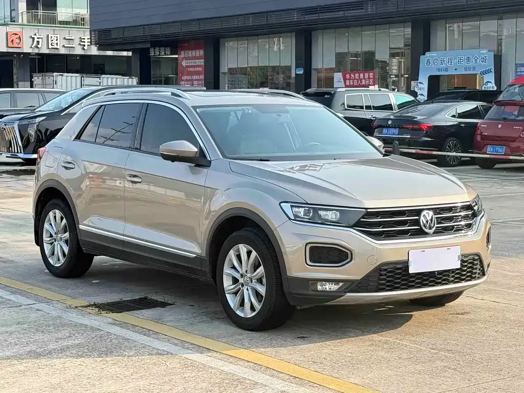 Volkswagen T-Roc — фото 9