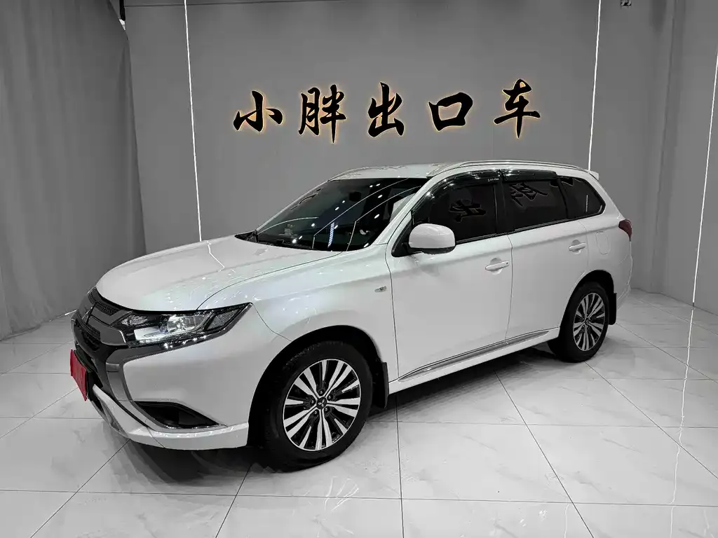 Mitsubishi Outlander — фото 1
