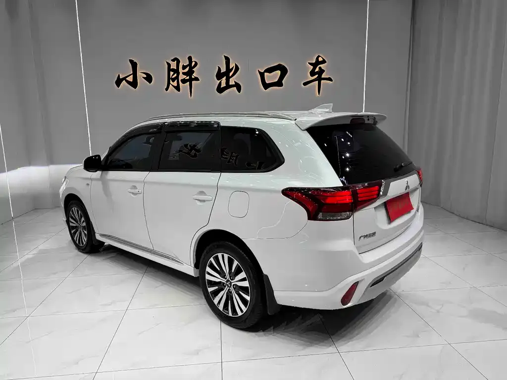 Mitsubishi Outlander — фото 7