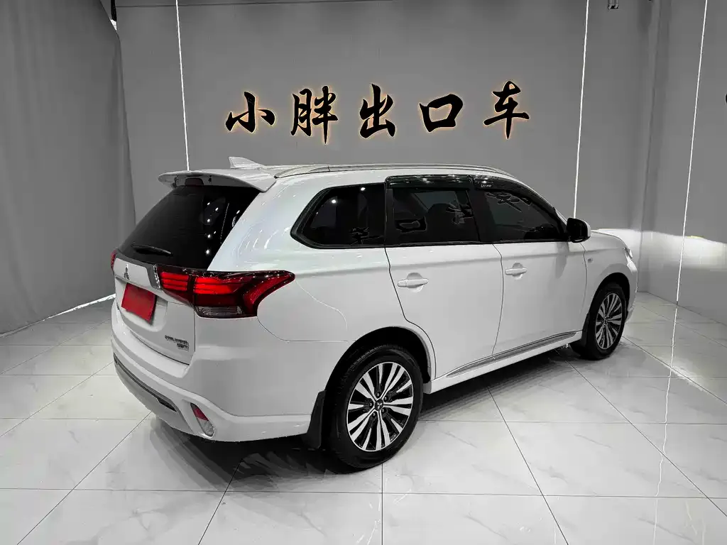 Mitsubishi Outlander — фото 8