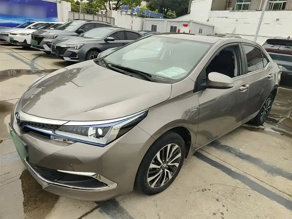 Toyota Corolla Hybrid — фото 1
