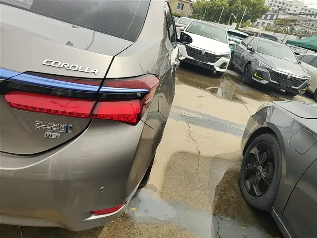 Toyota Corolla Hybrid — фото 10