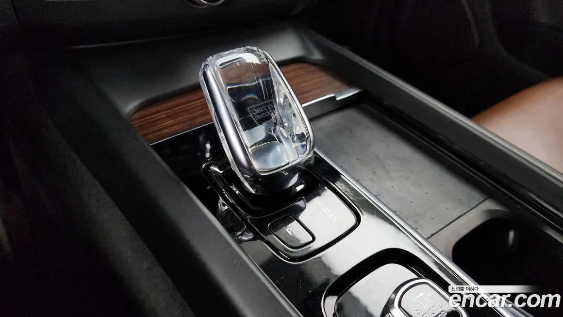Volvo XC60 — фото 10