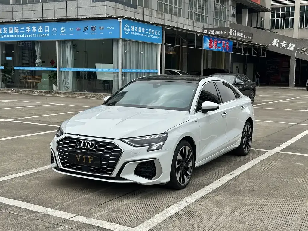 Audi A3 — фото 1