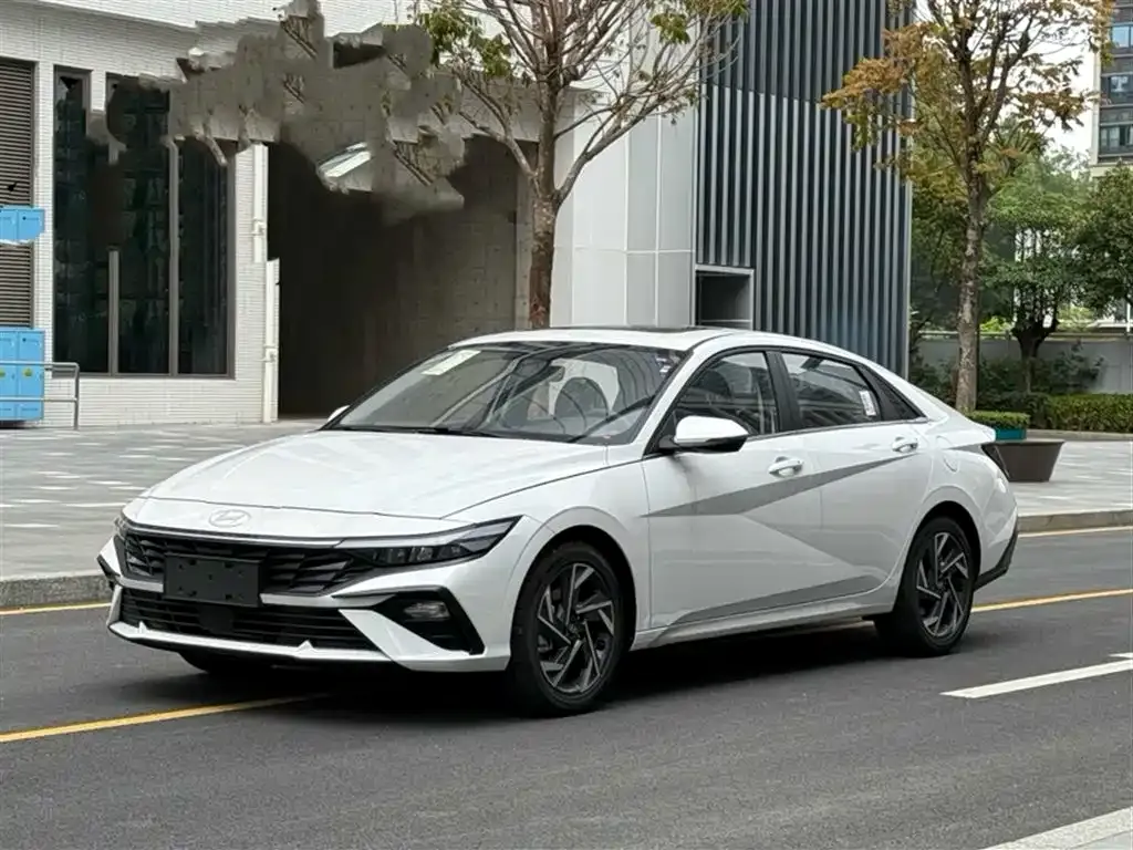 Hyundai Elantra — фото 8