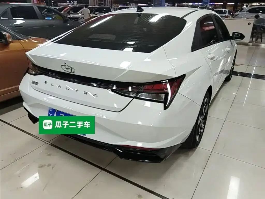 Hyundai Elantra — фото 4