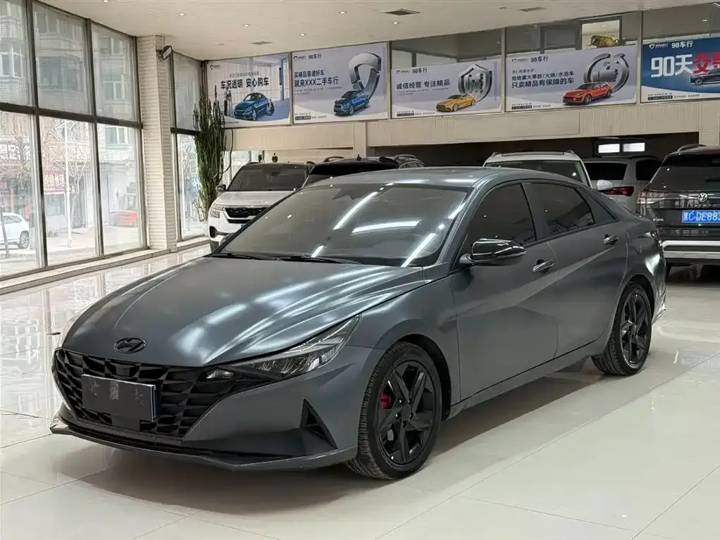 Hyundai Elantra — фото 1