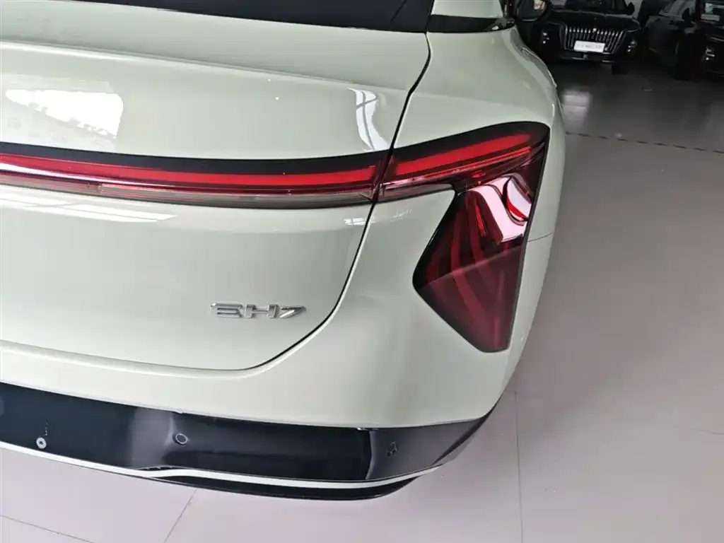 Hongqi EH7 — фото 10
