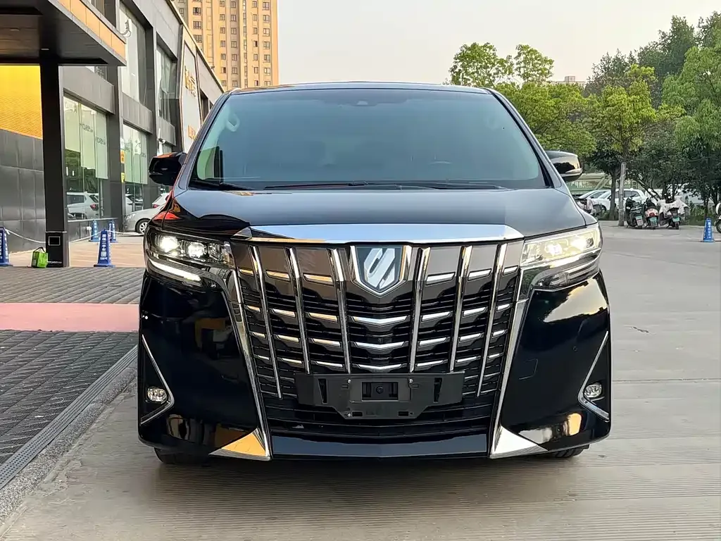 Toyota Alphard — фото 7