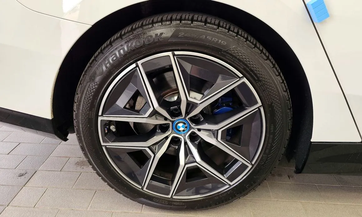 BMW i5 — фото 8