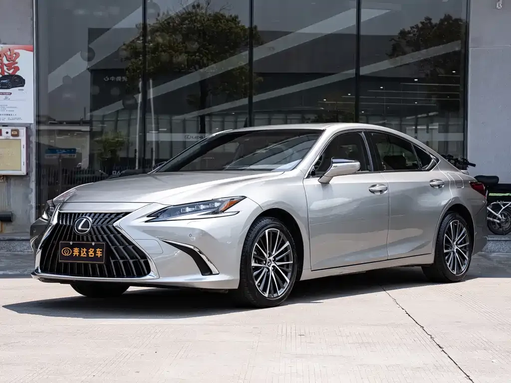 Lexus ES — фото 1