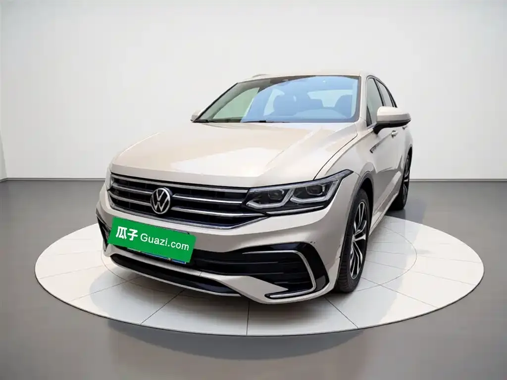 Volkswagen Tiguan L — фото 1