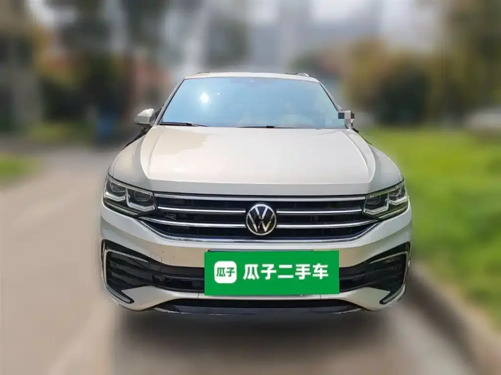 Volkswagen Tiguan L — фото 2