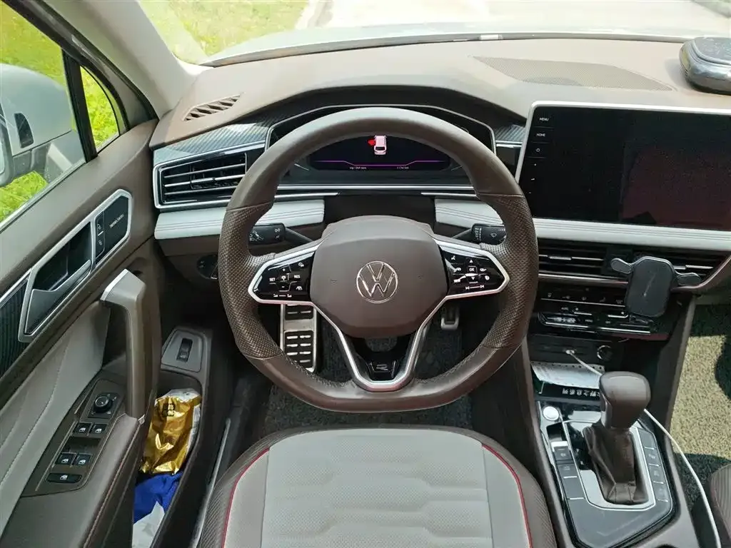 Volkswagen Tiguan L — фото 6