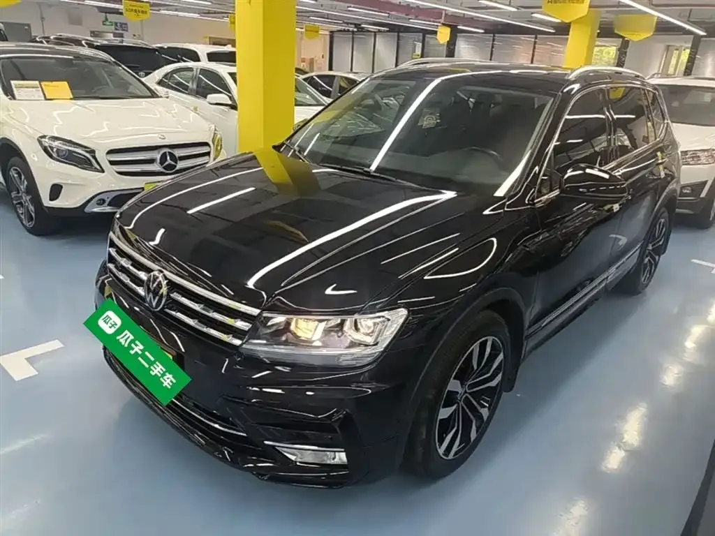 Volkswagen Tiguan L — фото 1