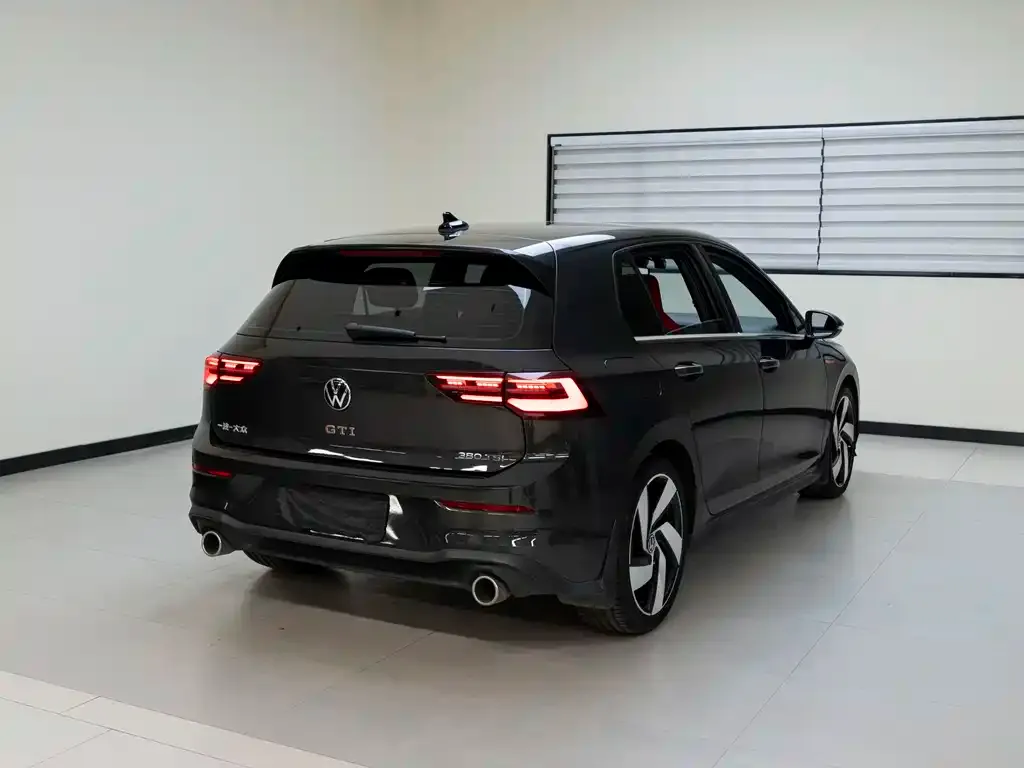 Volkswagen Golf GTI — фото 10
