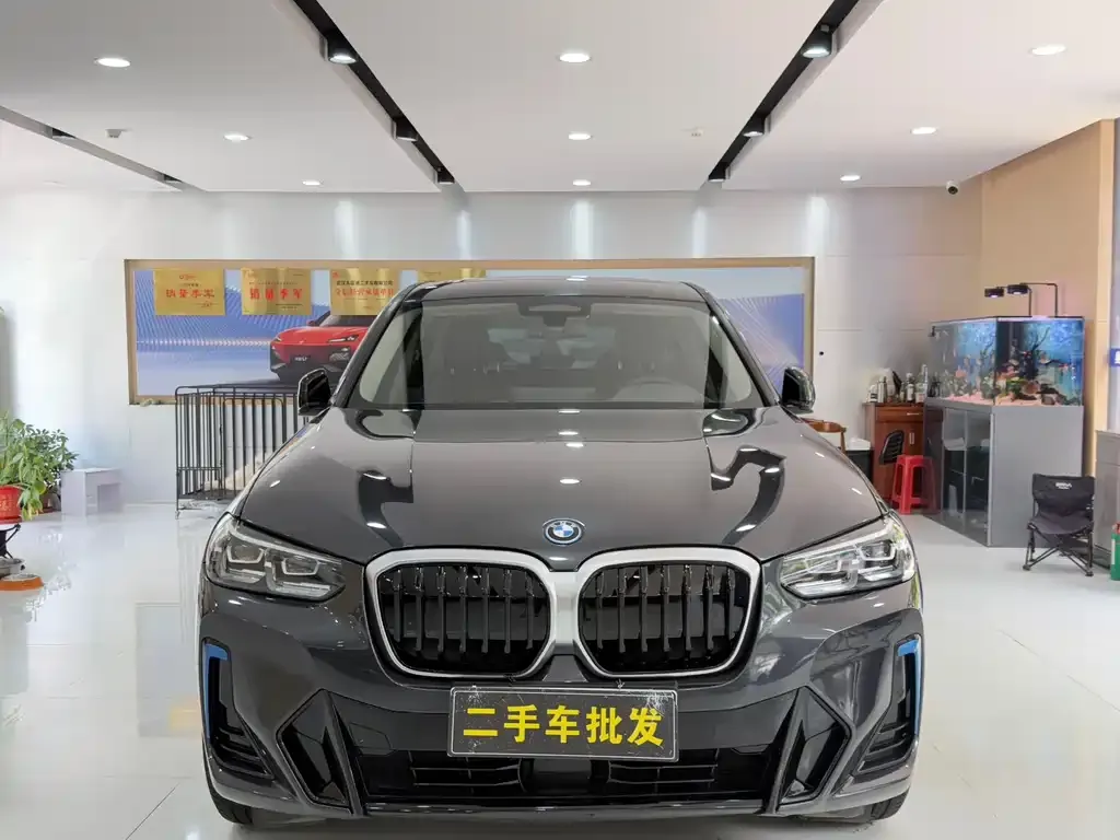 BMW iX3 — фото 2