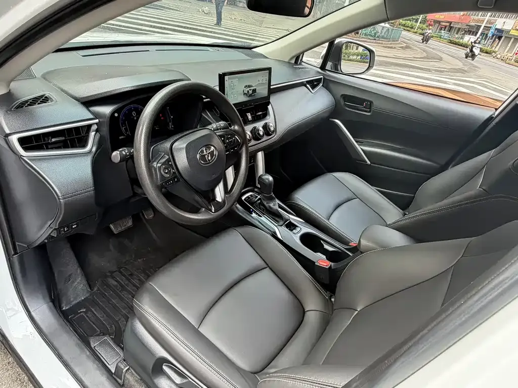 Toyota Corolla Cross — фото 2