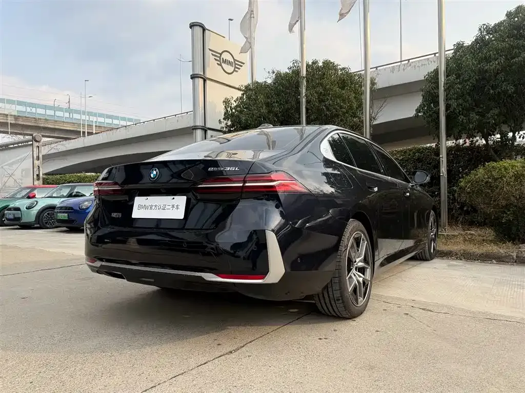 BMW i5 — фото 8