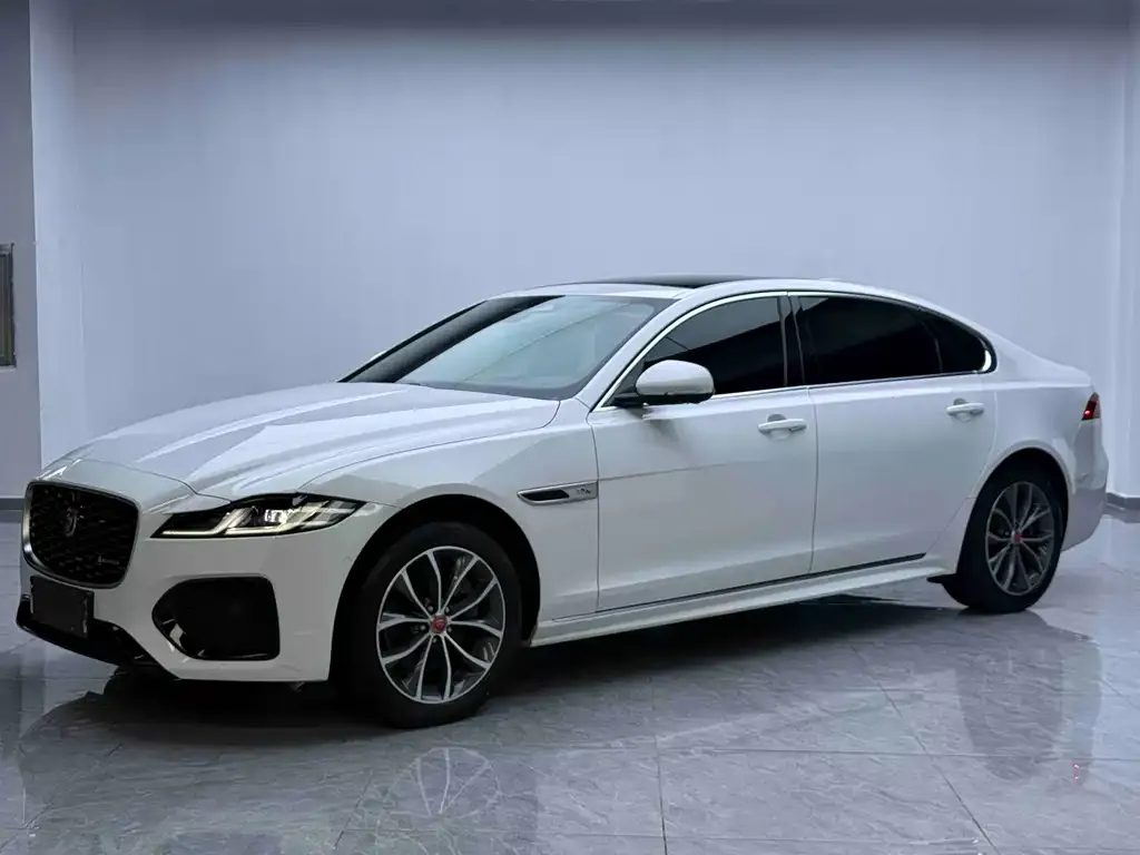 Jaguar XFL — фото 1