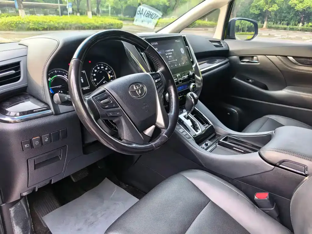 Toyota Vellfire — фото 2
