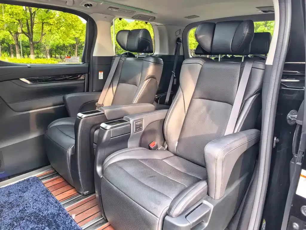 Toyota Vellfire — фото 4