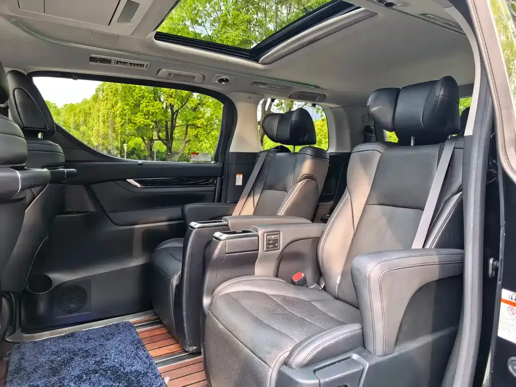 Toyota Vellfire — фото 5