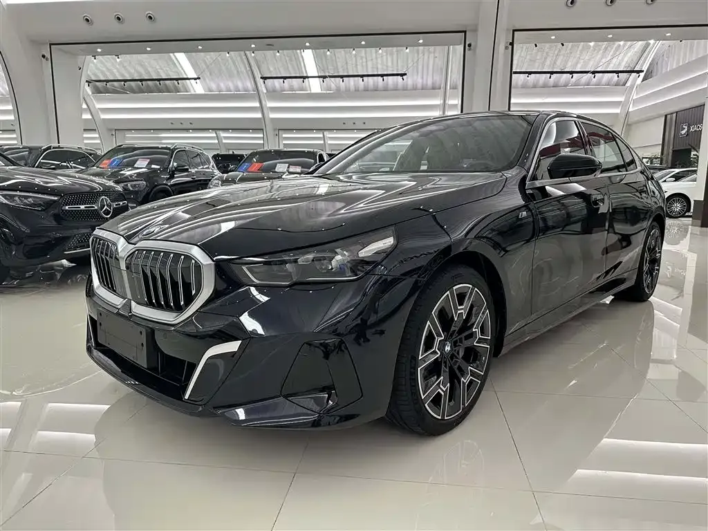 BMW 5 Series — фото 1