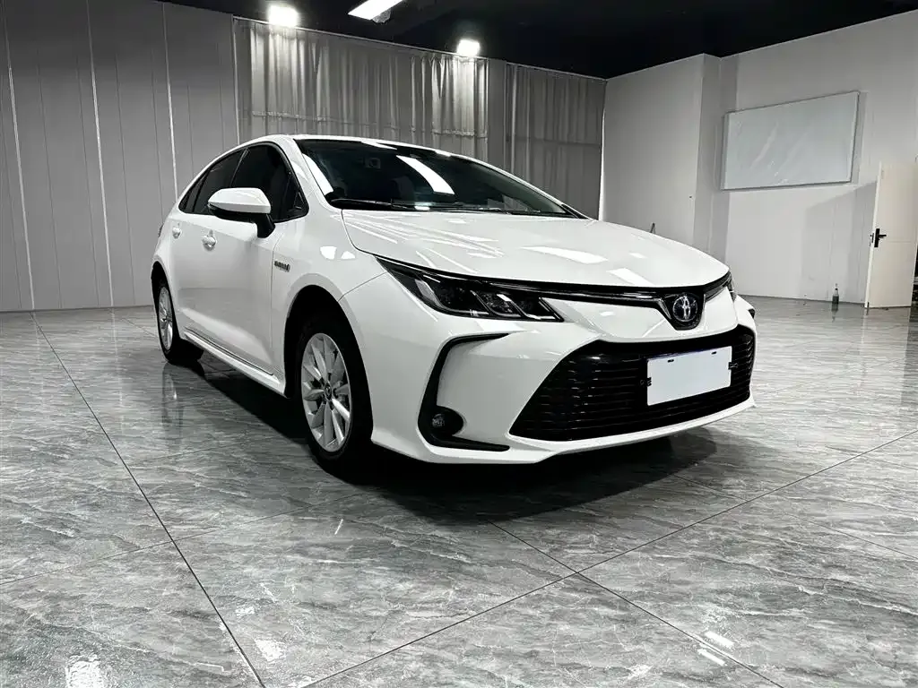 Toyota Corolla — фото 7