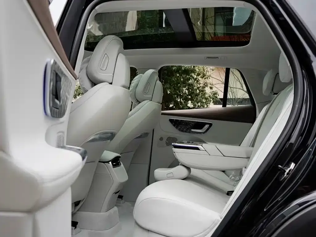 Mercedes-Benz EQE SUV — фото 6