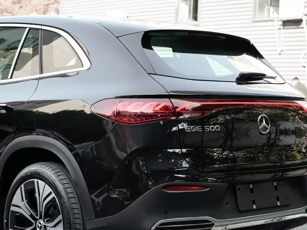 Mercedes-Benz EQE SUV — фото 9