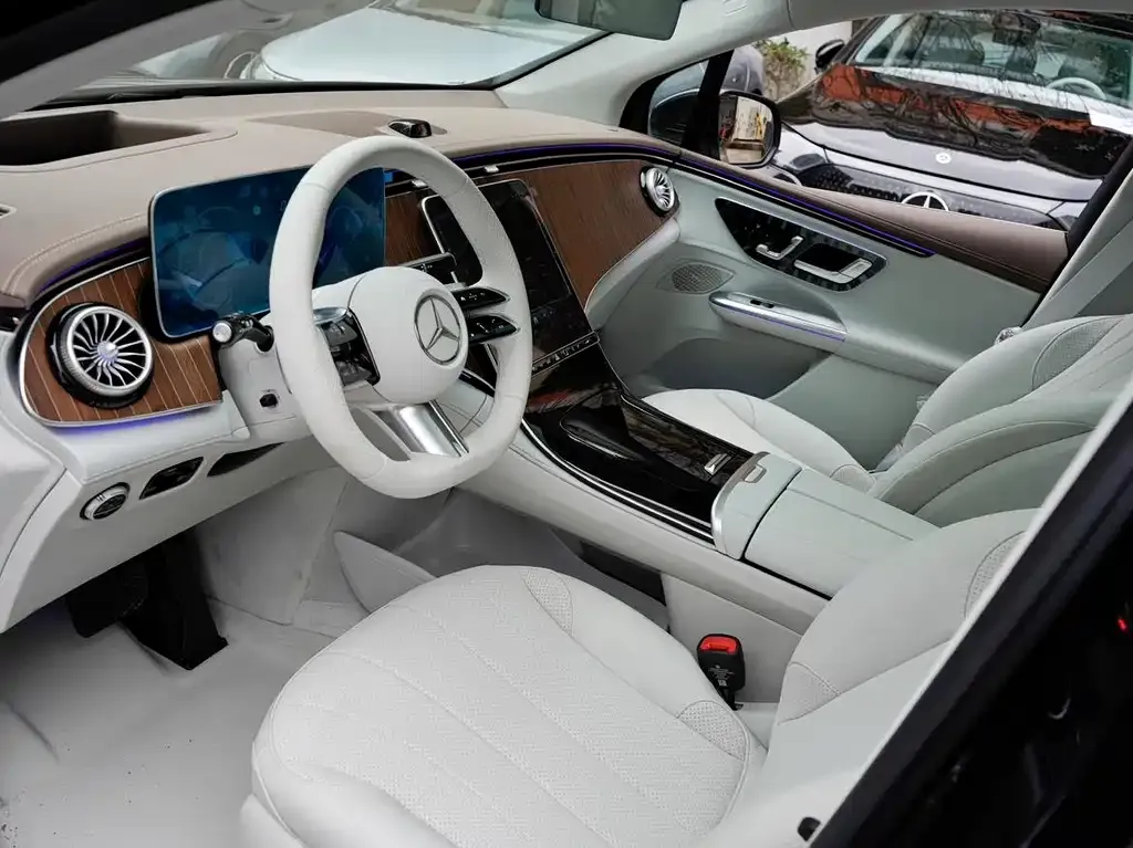 Mercedes-Benz EQE SUV — фото 3