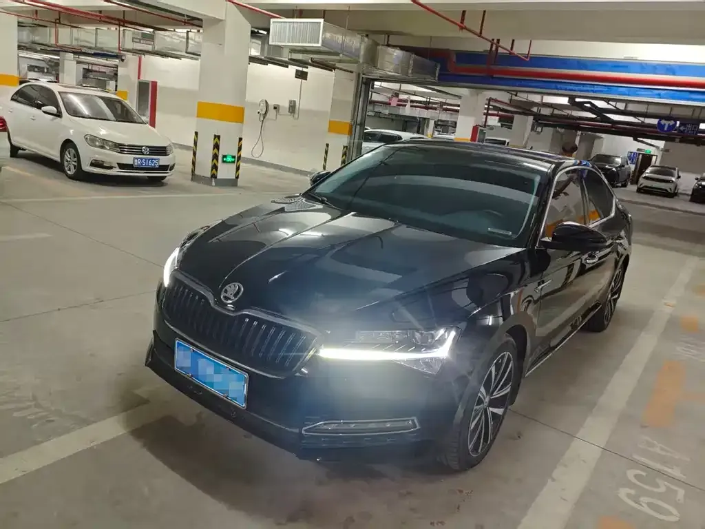Skoda Superb — фото 1