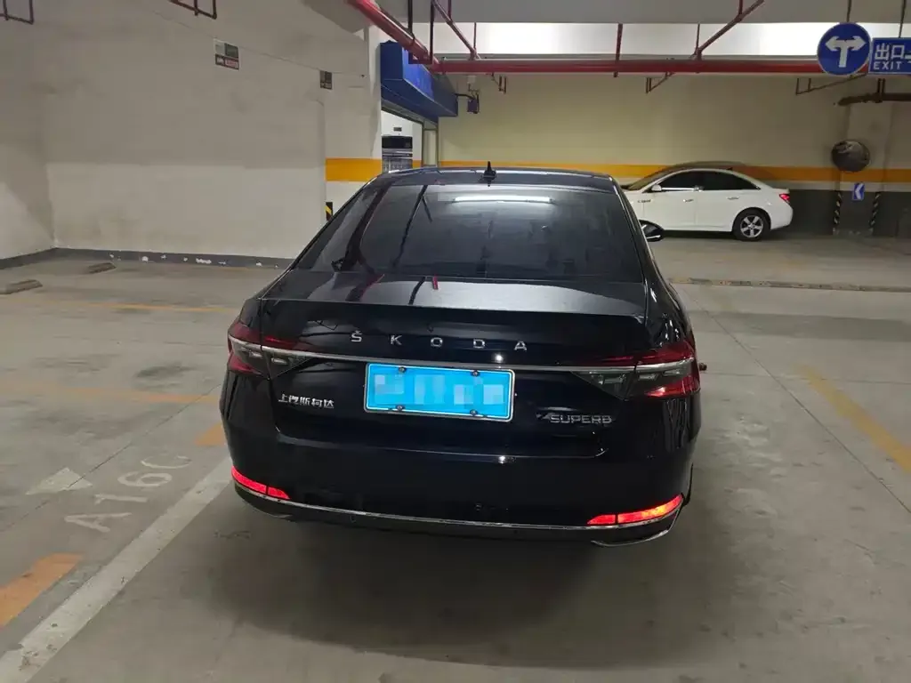 Skoda Superb — фото 2