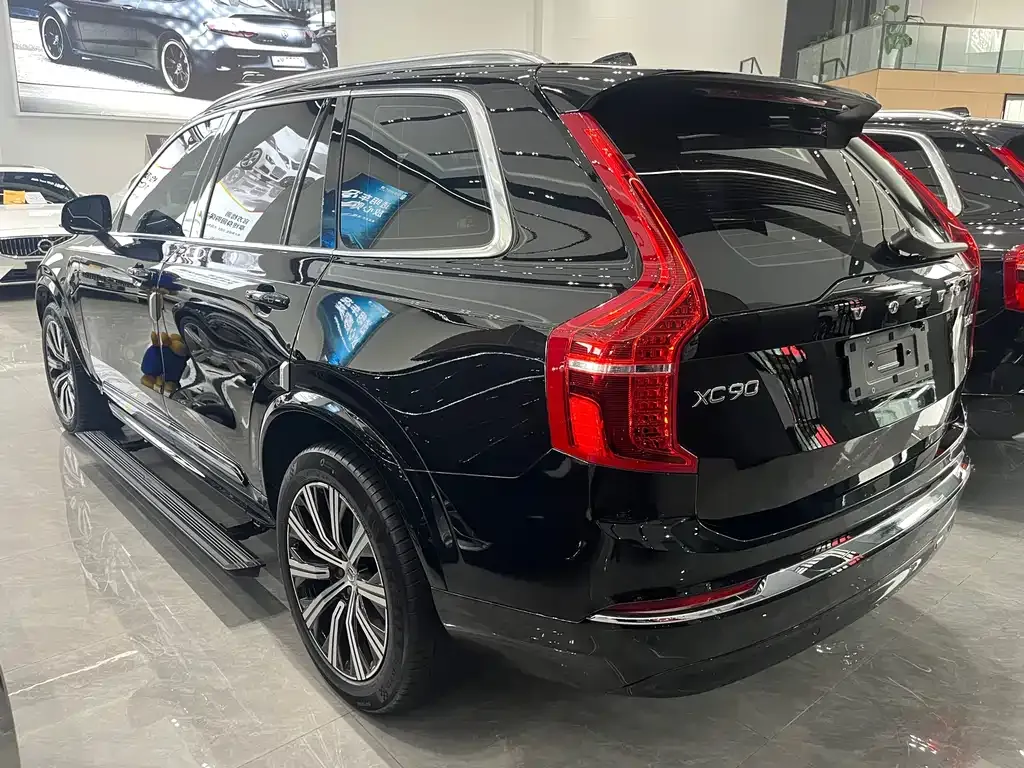 Volvo XC90 — фото 8