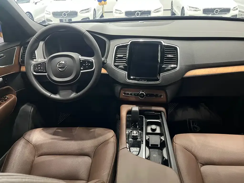 Volvo XC90 — фото 4